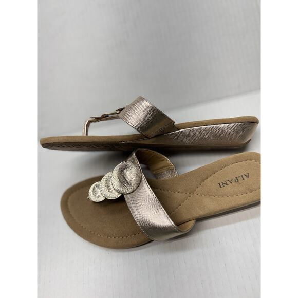 Alfani Women's Metallic Sandals Rose Gold Pink Embellished Flip Flops Thongs 7 - Picture 3 of 5